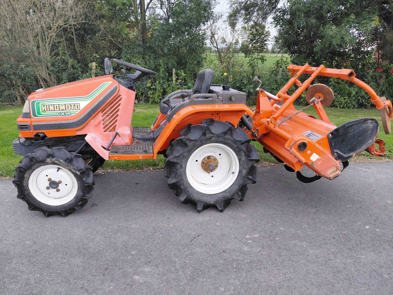 Hinomoto C14 - Μικρό τρακτέρ: φωτογραφία 4 Hinomoto C14 - Μικρό τρακτέρ: φωτογραφία 4