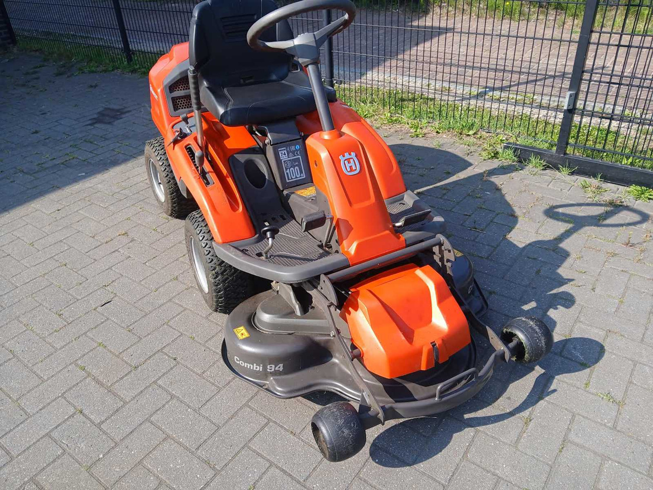 Husqvarna R213c - Χλοοκοπτικό: φωτογραφία 5 Husqvarna R213c - Χλοοκοπτικό: φωτογραφία 5