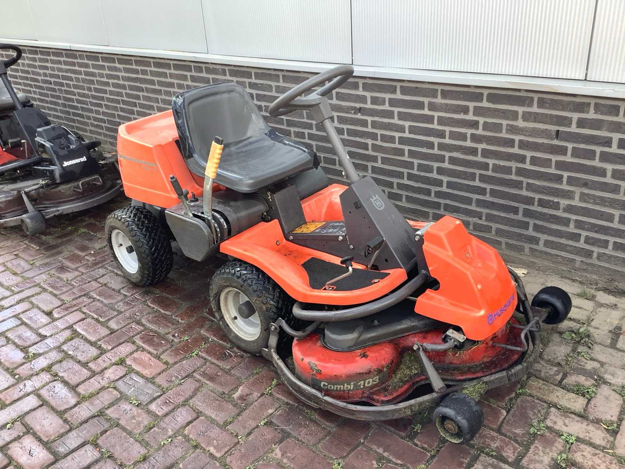 Husqvarna Rider 16 - Χλοοκοπτικό: φωτογραφία 1 Husqvarna Rider 16 - Χλοοκοπτικό: φωτογραφία 1