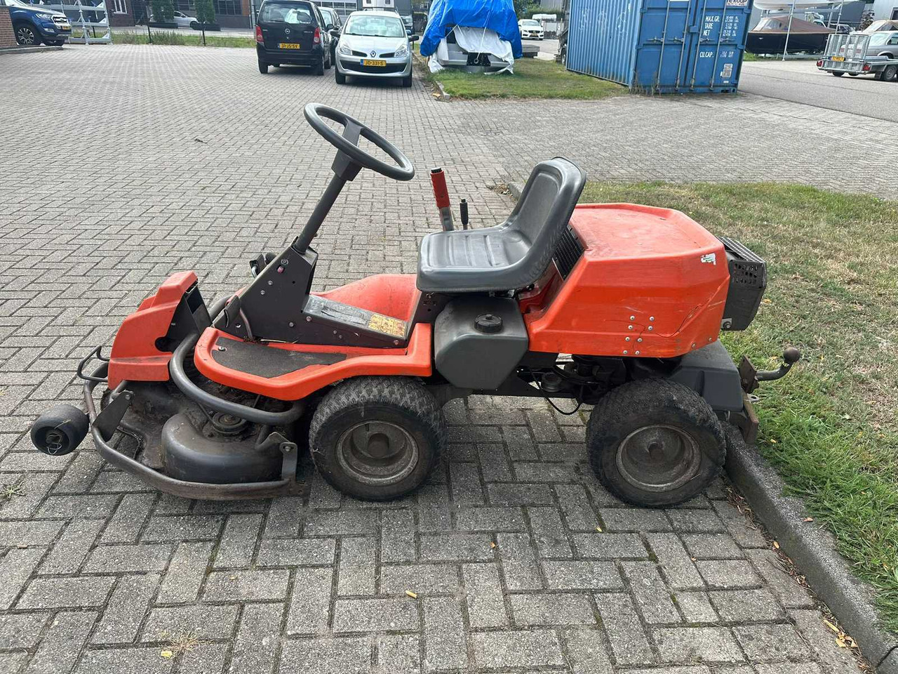 Husqvarna rider - Χλοοκοπτικό: φωτογραφία 3 Husqvarna rider - Χλοοκοπτικό: φωτογραφία 3