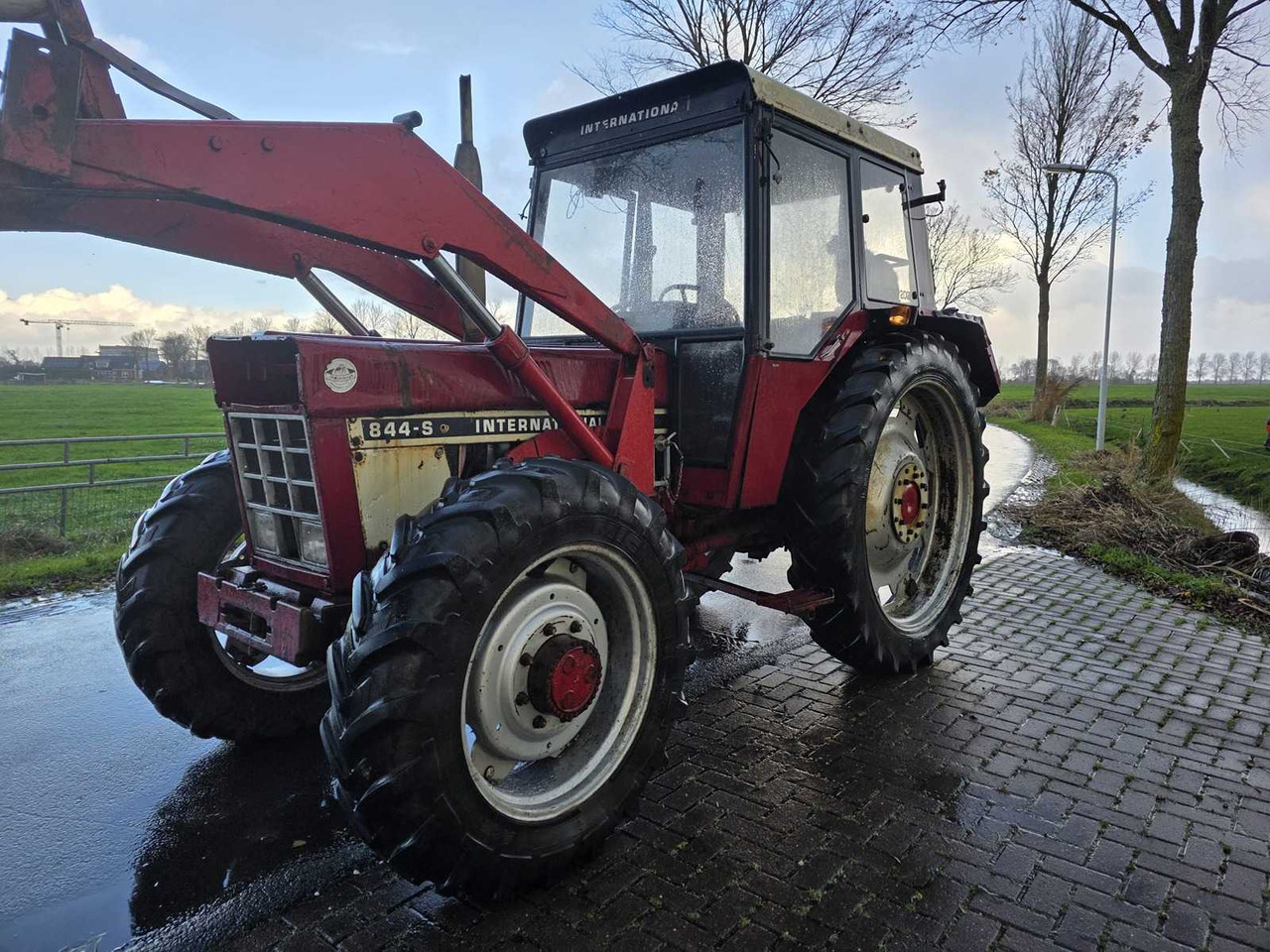 INTERNATIONAL 844-S ALL-WHEEL DRIVE FARM TRACTOR - Τρακτέρ: φωτογραφία 1 INTERNATIONAL 844-S ALL-WHEEL DRIVE FARM TRACTOR - Τρακτέρ: φωτογραφία 1
