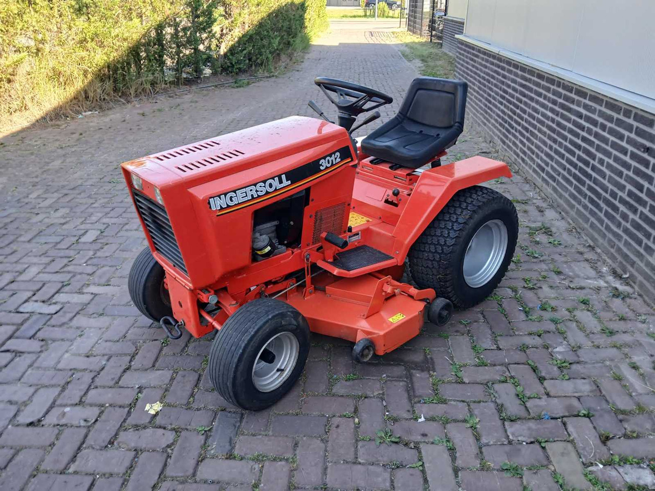 Ingersoll 3012 - Χλοοκοπτικό: φωτογραφία 1 Ingersoll 3012 - Χλοοκοπτικό: φωτογραφία 1