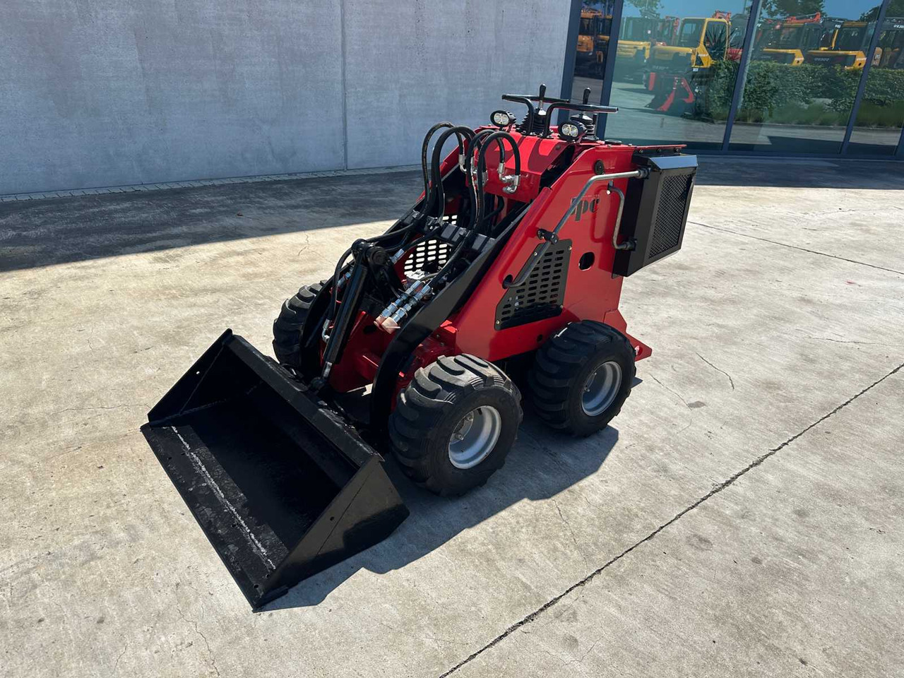 JPC HT320 - Φορτωτής πλάγιας ολίσθησης: φωτογραφία 1 JPC HT320 - Φορτωτής πλάγιας ολίσθησης: φωτογραφία 1