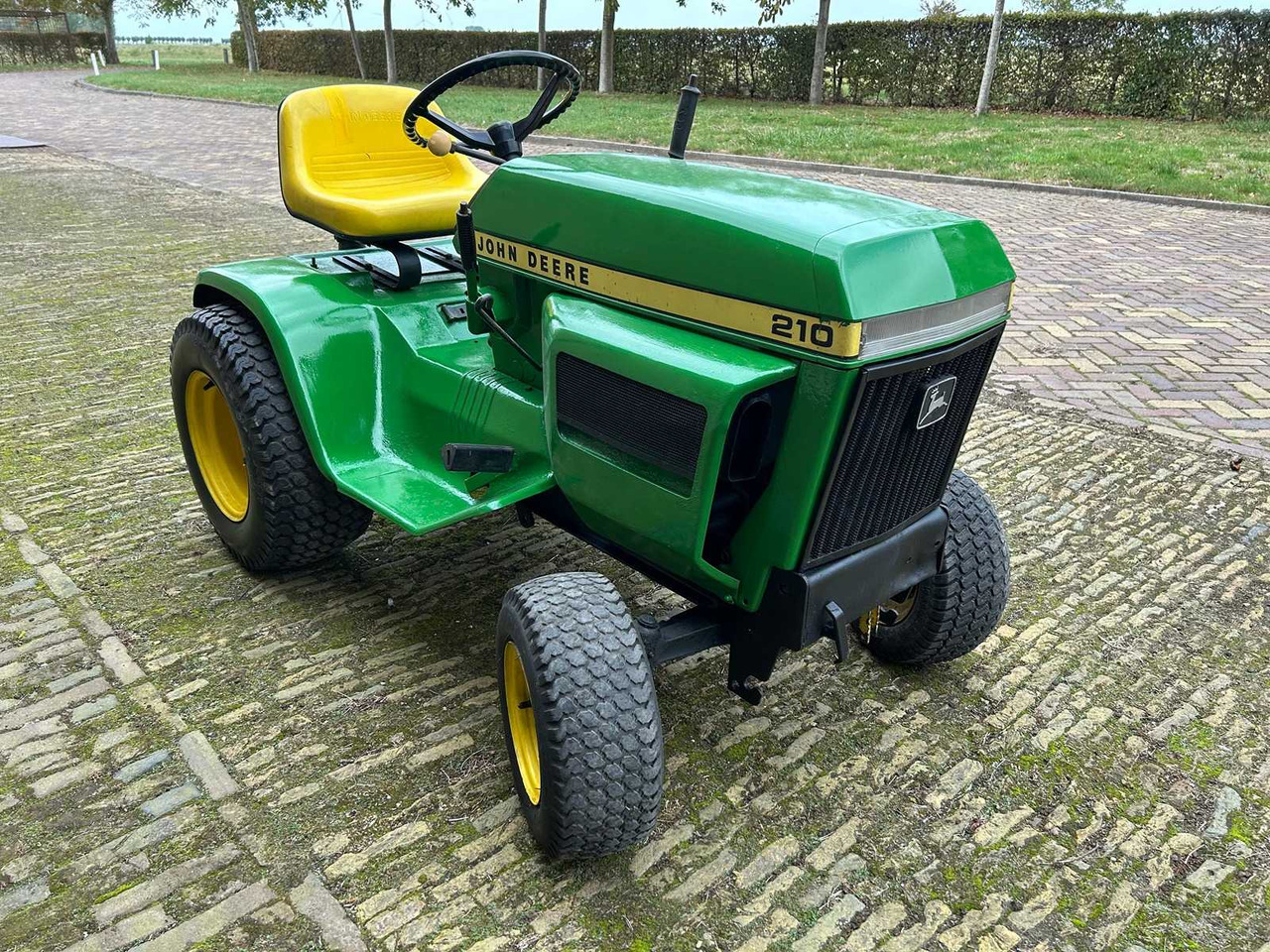 John Deere 210 - Τρακτέρ: φωτογραφία 4 John Deere 210 - Τρακτέρ: φωτογραφία 4