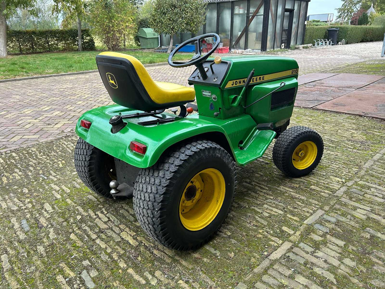 John Deere 210 - Τρακτέρ: φωτογραφία 3 John Deere 210 - Τρακτέρ: φωτογραφία 3