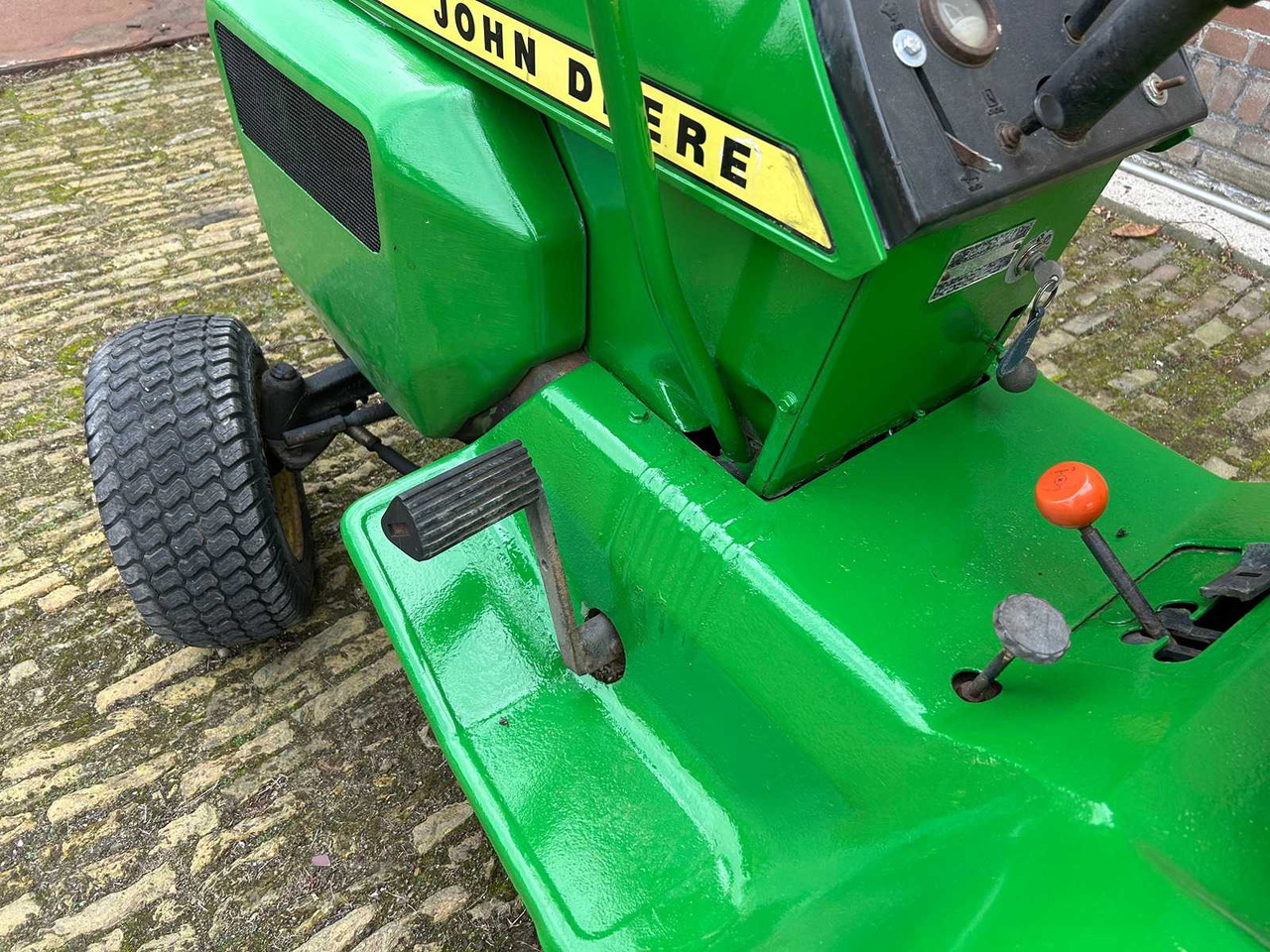 John Deere 210 - Τρακτέρ: φωτογραφία 5 John Deere 210 - Τρακτέρ: φωτογραφία 5