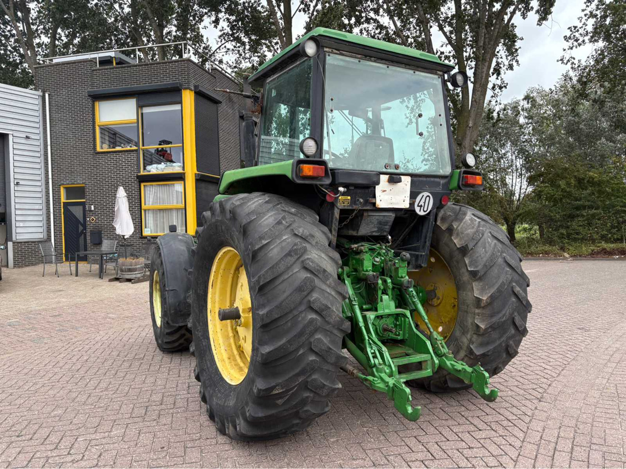 John Deere 4050 - Τρακτέρ: φωτογραφία 5 John Deere 4050 - Τρακτέρ: φωτογραφία 5