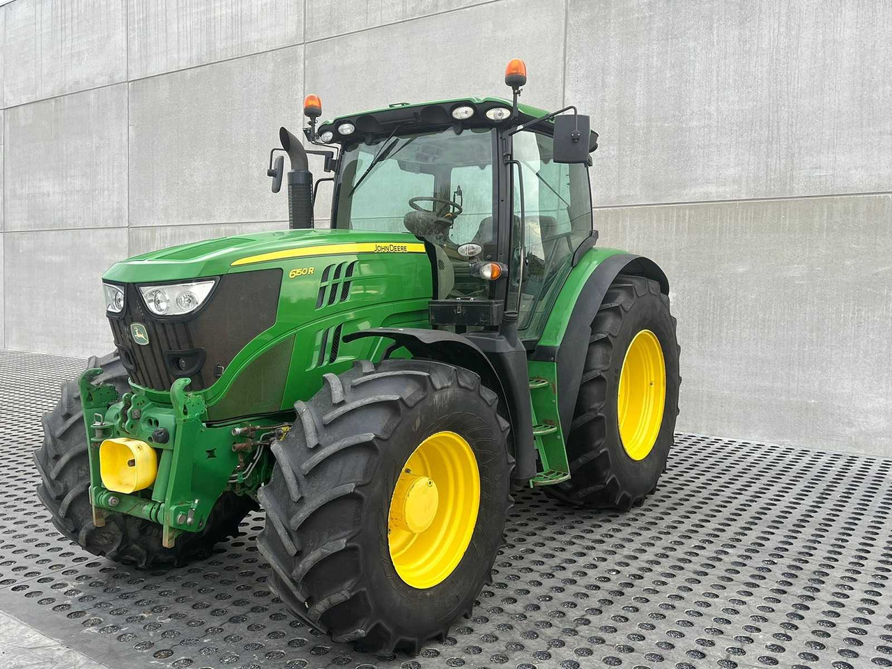 John Deere 6150R - Τρακτέρ: φωτογραφία 1 John Deere 6150R - Τρακτέρ: φωτογραφία 1