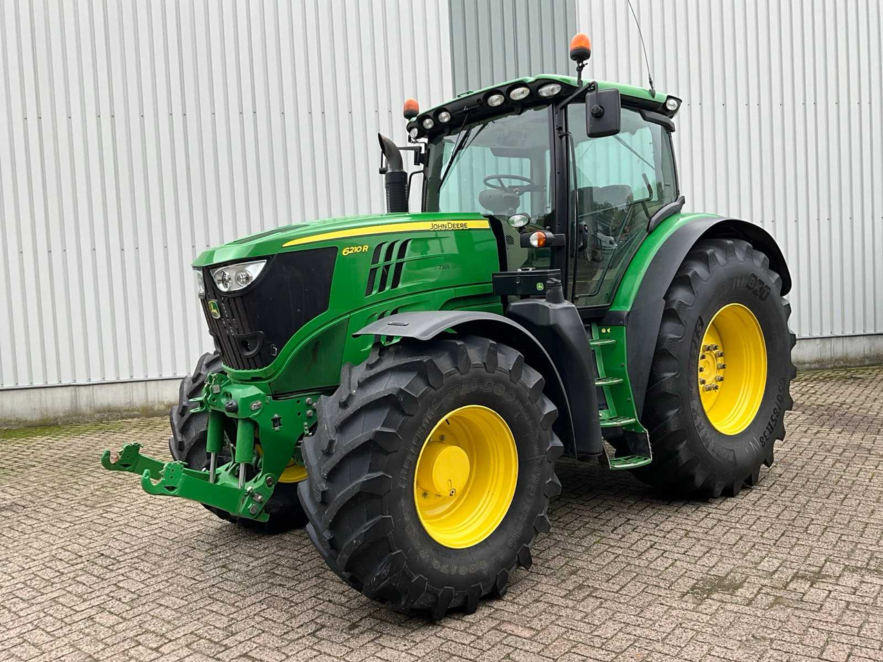 John Deere 6210R - Τρακτέρ: φωτογραφία 1 John Deere 6210R - Τρακτέρ: φωτογραφία 1