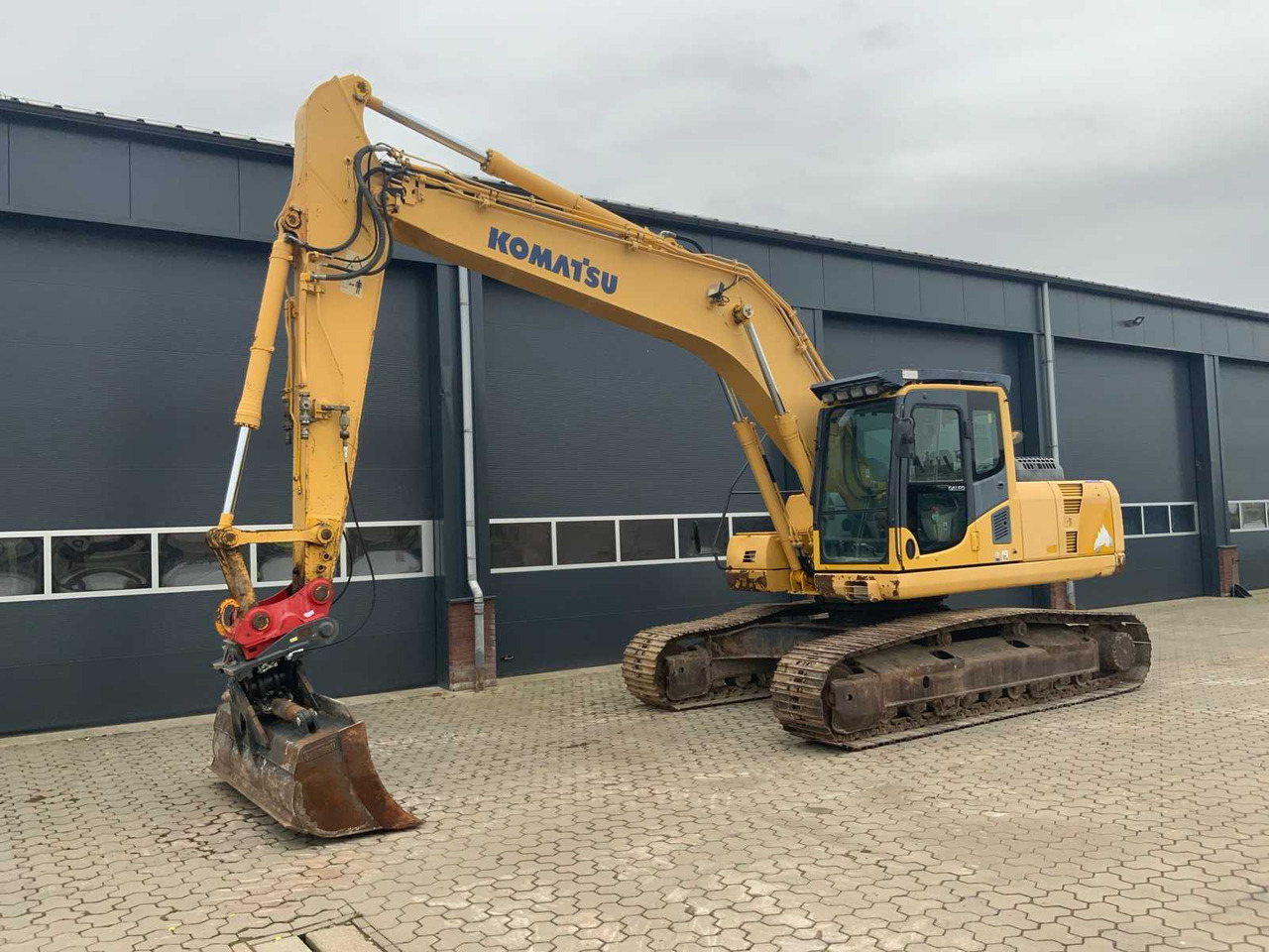 Komatsu 210 - Ερπυστριοφόρος εκσκαφέας: φωτογραφία 1 Komatsu 210 - Ερπυστριοφόρος εκσκαφέας: φωτογραφία 1