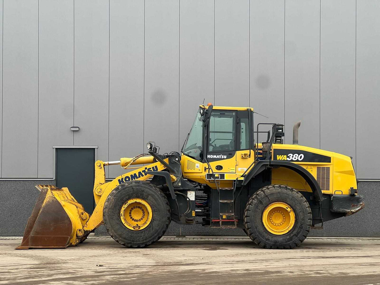 Komatsu WA380-7 - Ελαστιχοφόρος φορτωτής: φωτογραφία 5 Komatsu WA380-7 - Ελαστιχοφόρος φορτωτής: φωτογραφία 5