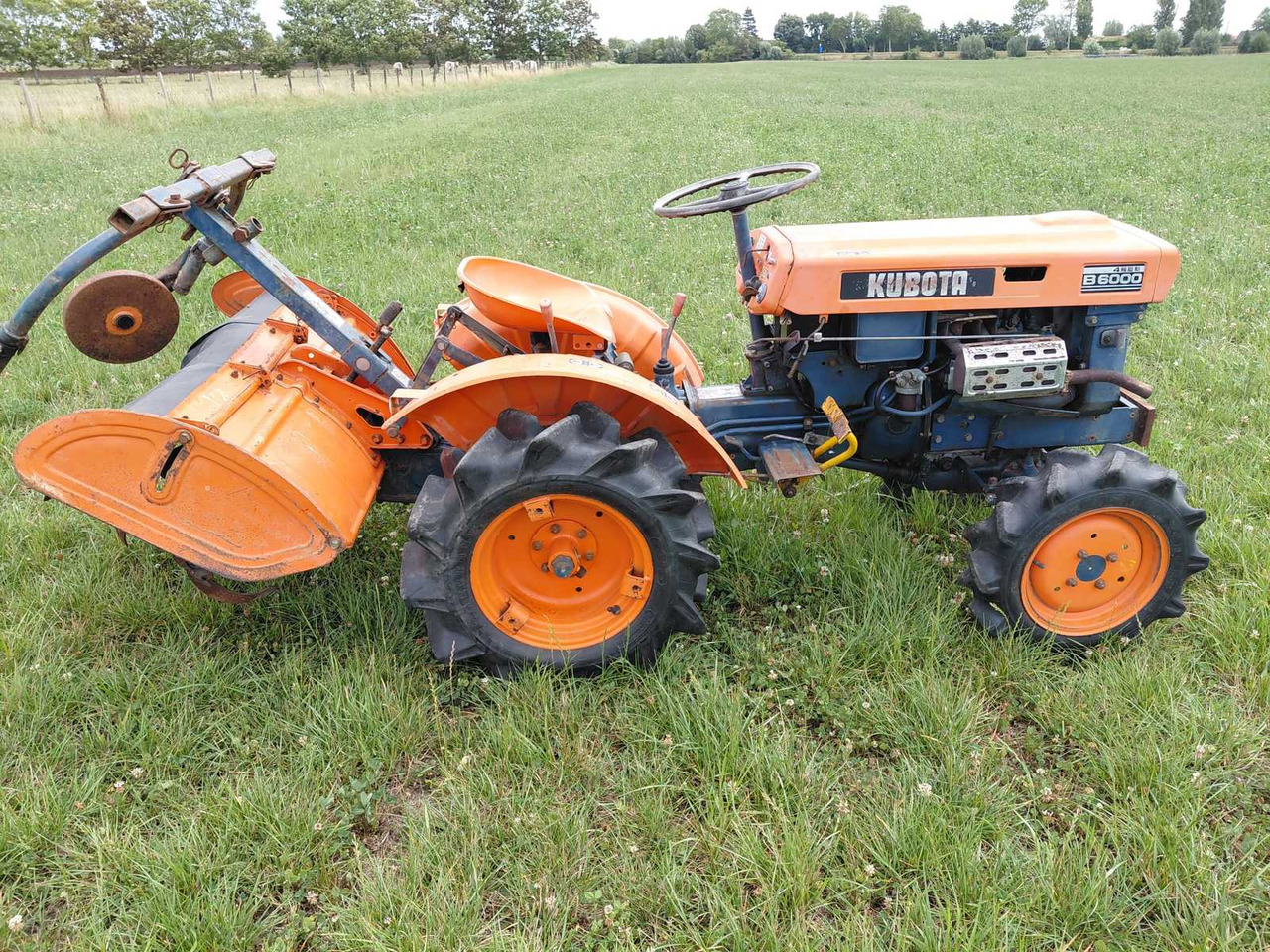 Kubota B6000 - Μικρό τρακτέρ: φωτογραφία 3 Kubota B6000 - Μικρό τρακτέρ: φωτογραφία 3