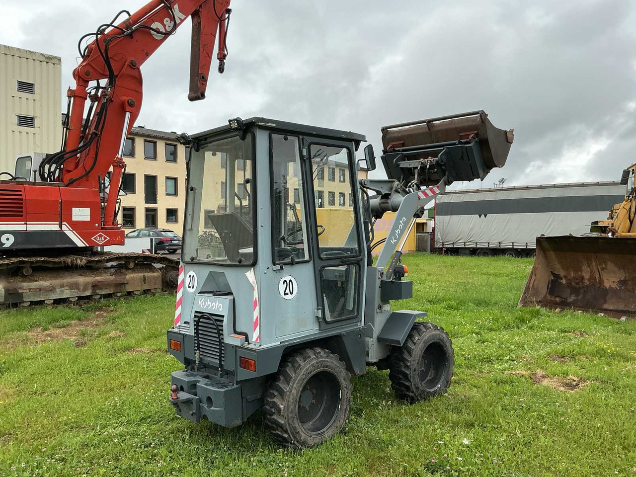Kubota R310 - Ελαστιχοφόρος φορτωτής: φωτογραφία 3 Kubota R310 - Ελαστιχοφόρος φορτωτής: φωτογραφία 3
