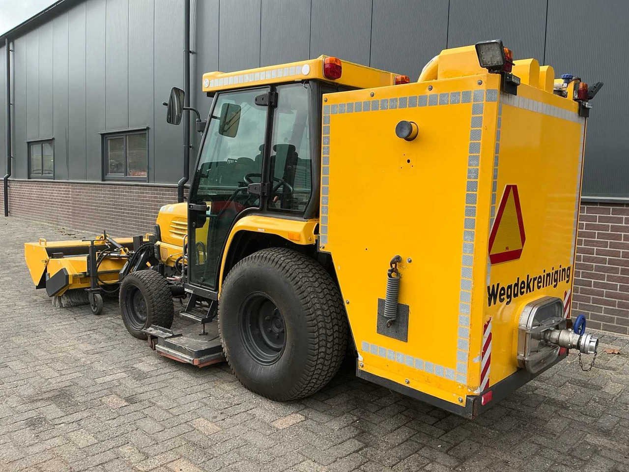 Kubota STV40 - Μικρό τρακτέρ: φωτογραφία 3 Kubota STV40 - Μικρό τρακτέρ: φωτογραφία 3