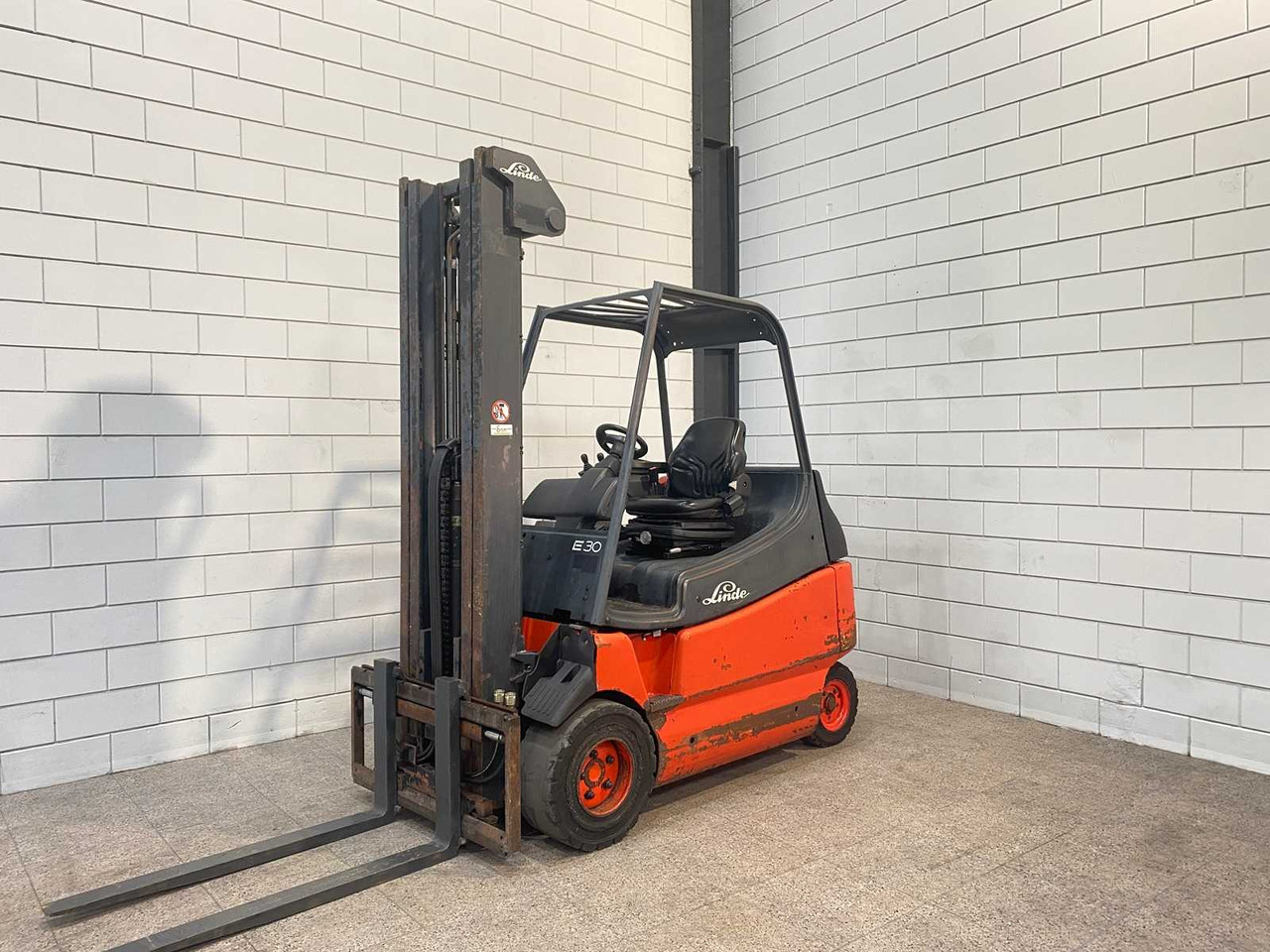 LINDE - 2002 - E 30/600 - FORKLIFT TRUCK - Περονοφόρο όχημα: φωτογραφία 3 LINDE - 2002 - E 30/600 - FORKLIFT TRUCK - Περονοφόρο όχημα: φωτογραφία 3