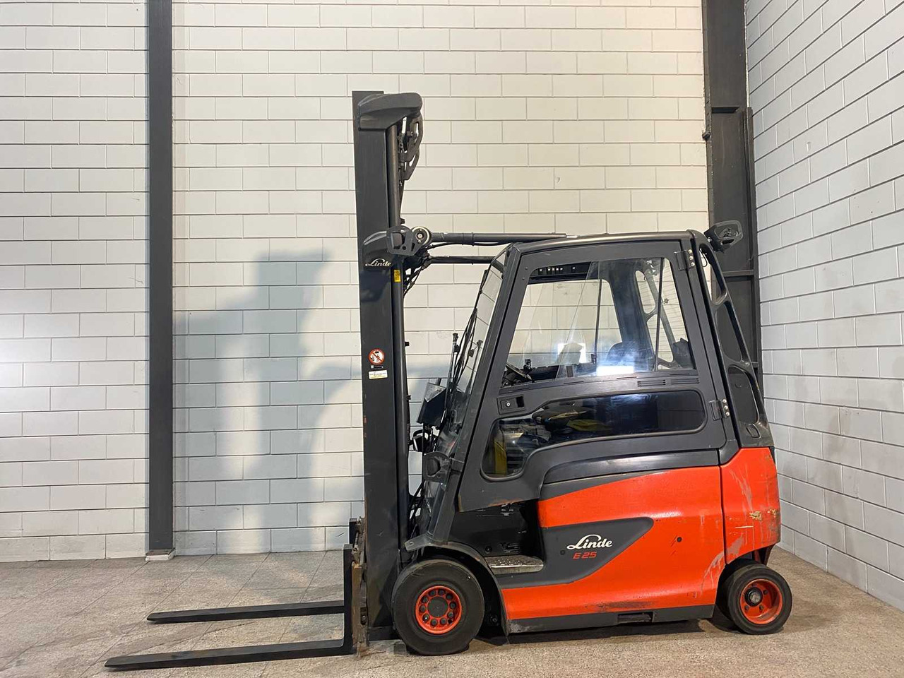 LINDE - 2014 - E 25/600 HL - FORKLIFT TRUCK - Περονοφόρο όχημα: φωτογραφία 1 LINDE - 2014 - E 25/600 HL - FORKLIFT TRUCK - Περονοφόρο όχημα: φωτογραφία 1