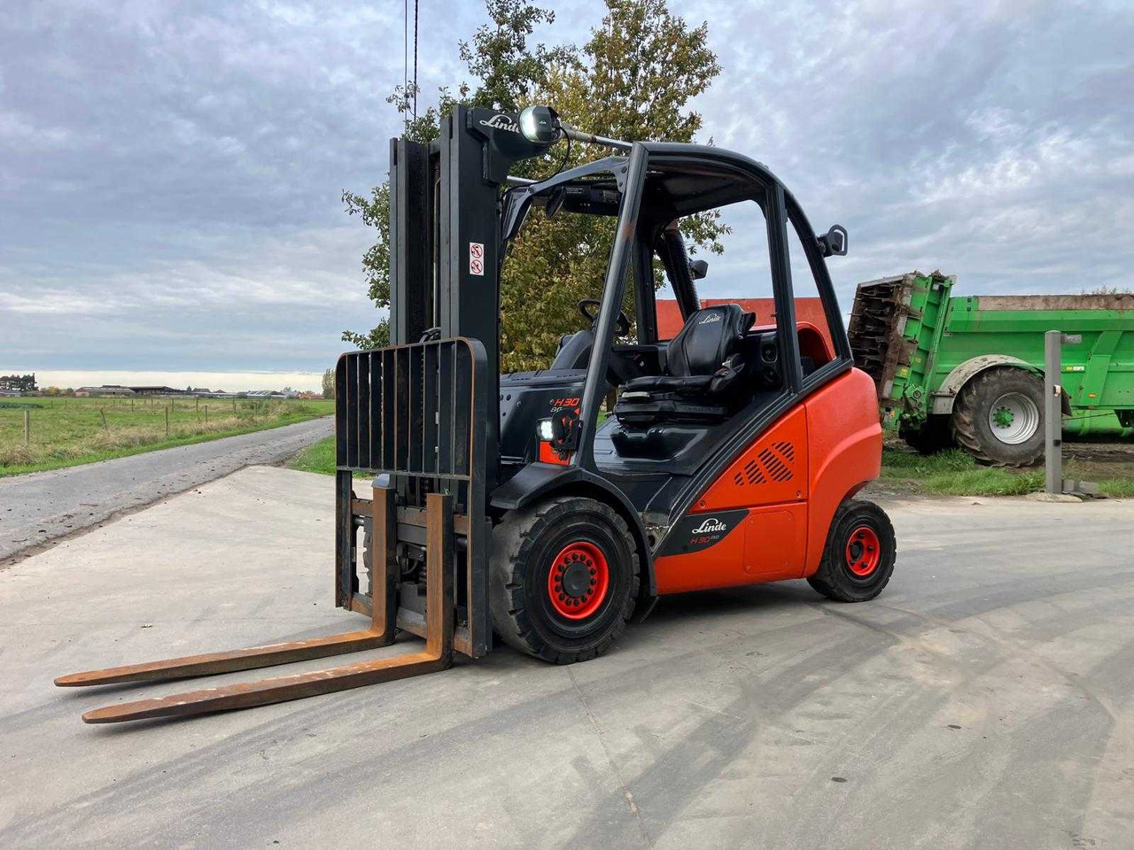 LINDE H30T-02 FORKLIFT 2019 - Περονοφόρο όχημα: φωτογραφία 1 LINDE H30T-02 FORKLIFT 2019 - Περονοφόρο όχημα: φωτογραφία 1