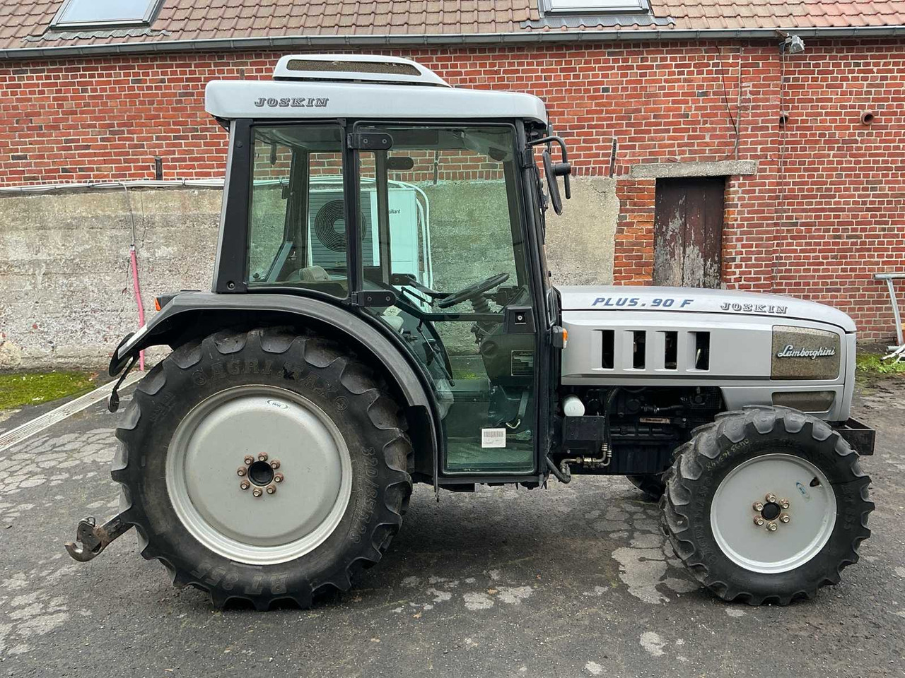 Lamborghini LAMBORGHINI - 2007 - 90F PLUS - TRACTEUR AGRICOLES 4 ROUES MOTORS - Τρακτέρ: φωτογραφία 5 Lamborghini LAMBORGHINI - 2007 - 90F PLUS - TRACTEUR AGRICOLES 4 ROUES MOTORS - Τρακτέρ: φωτογραφία 5