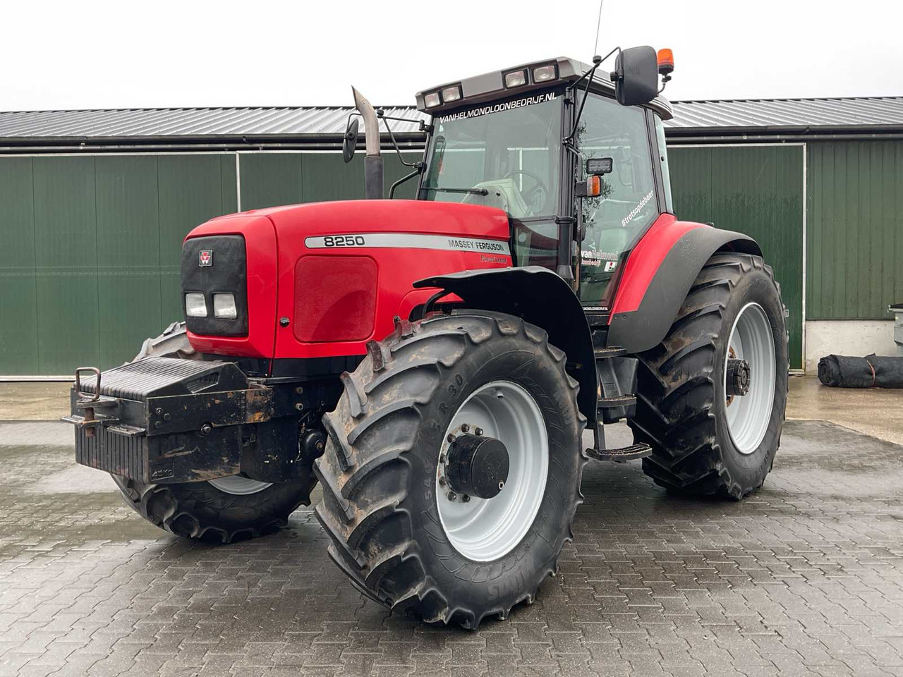 Massey Ferguson 8250 Xtra Power Control - Τρακτέρ: φωτογραφία 1 Massey Ferguson 8250 Xtra Power Control - Τρακτέρ: φωτογραφία 1