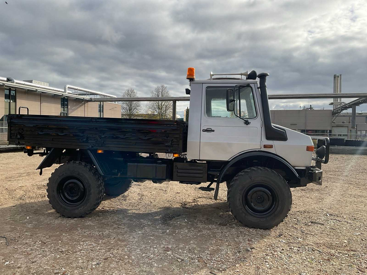 Mercedes-Benz Unimog 435 - Τρακτέρ: φωτογραφία 5 Mercedes-Benz Unimog 435 - Τρακτέρ: φωτογραφία 5