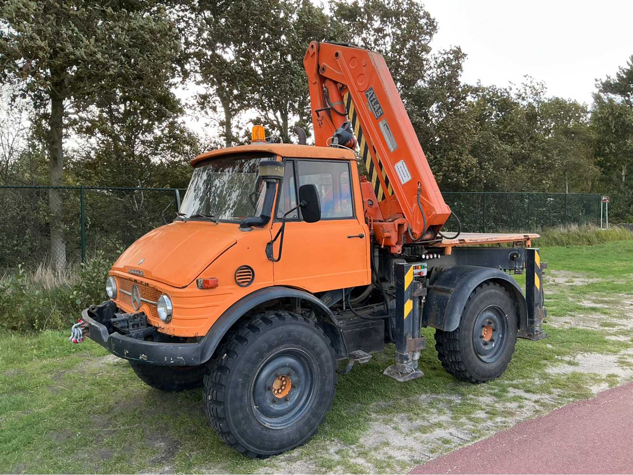 Mercedes-benz Unimog 406 - Ρυμούλκα για τρακτέρ: φωτογραφία 1 Mercedes-benz Unimog 406 - Ρυμούλκα για τρακτέρ: φωτογραφία 1