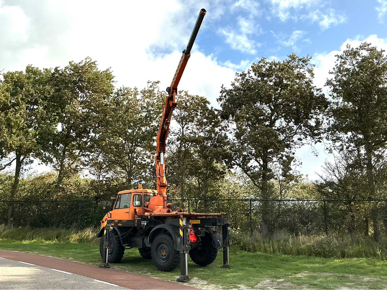 Mercedes-benz Unimog 406 - Ρυμούλκα για τρακτέρ: φωτογραφία 3 Mercedes-benz Unimog 406 - Ρυμούλκα για τρακτέρ: φωτογραφία 3