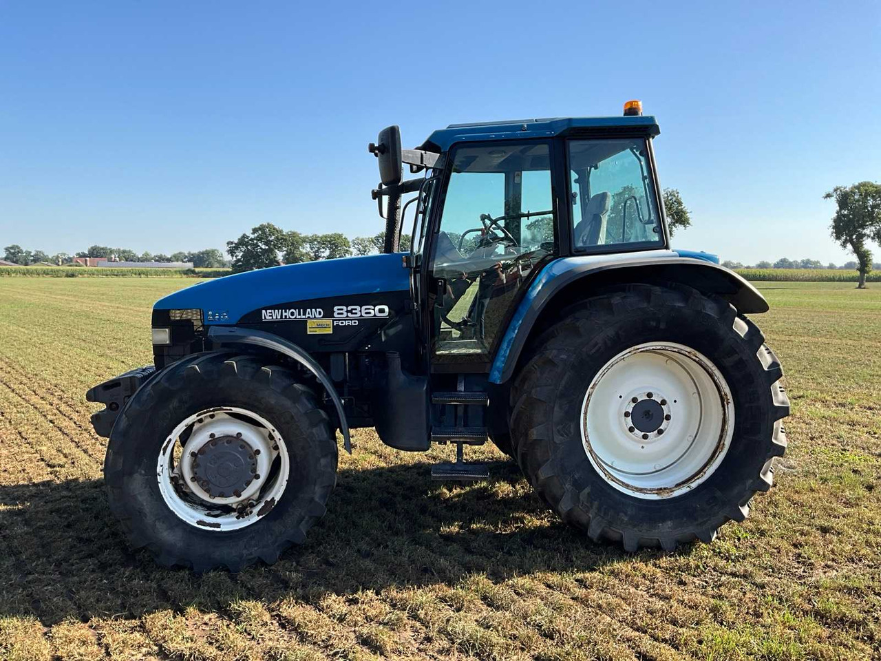 New Holland 8360 DT - Τρακτέρ: φωτογραφία 2 New Holland 8360 DT - Τρακτέρ: φωτογραφία 2