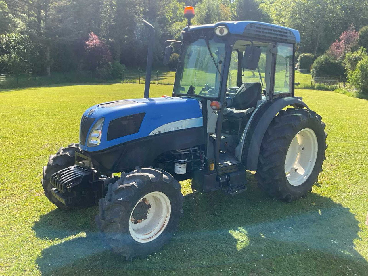 New Holland T4040N - Τρακτέρ: φωτογραφία 1 New Holland T4040N - Τρακτέρ: φωτογραφία 1