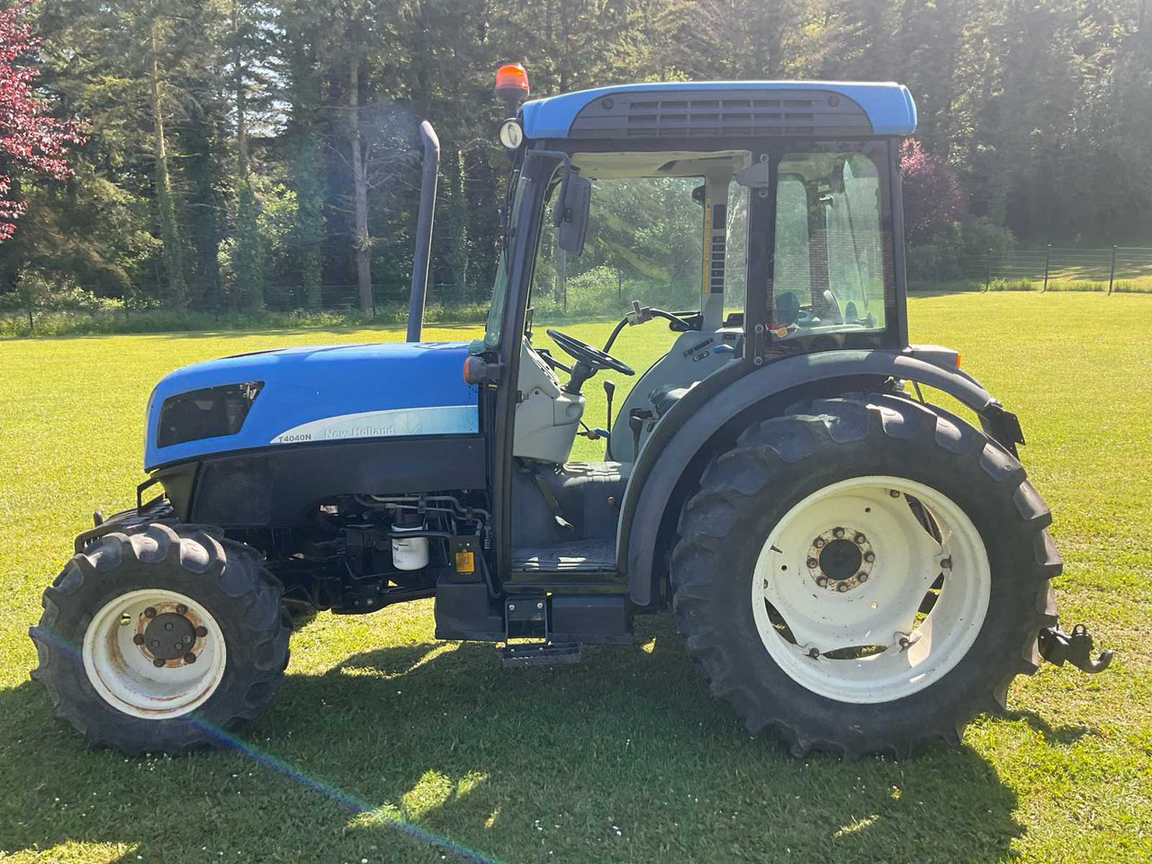 New Holland T4040N - Τρακτέρ: φωτογραφία 2 New Holland T4040N - Τρακτέρ: φωτογραφία 2