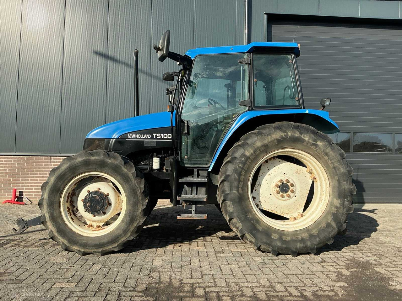 New Holland TS100 - Τρακτέρ: φωτογραφία 2 New Holland TS100 - Τρακτέρ: φωτογραφία 2