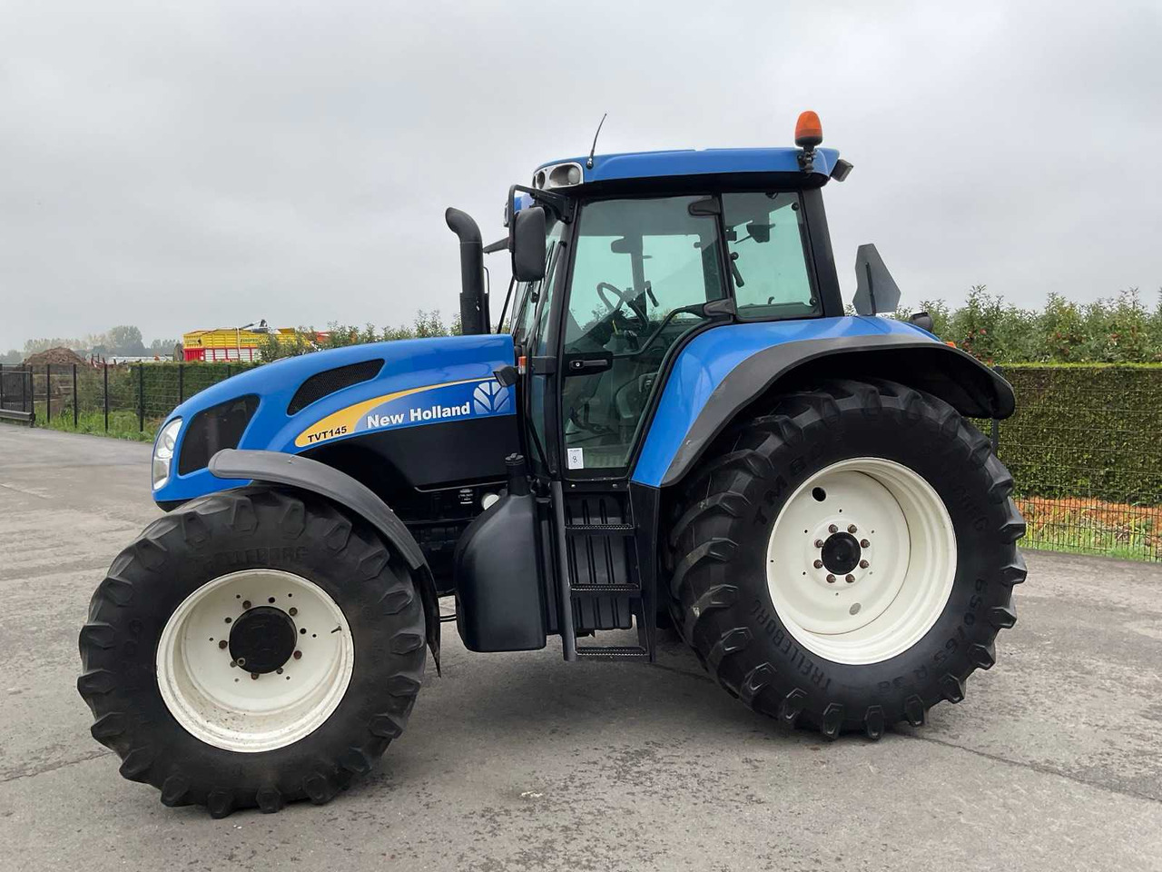 New Holland TVT145 - Τρακτέρ: φωτογραφία 3 New Holland TVT145 - Τρακτέρ: φωτογραφία 3
