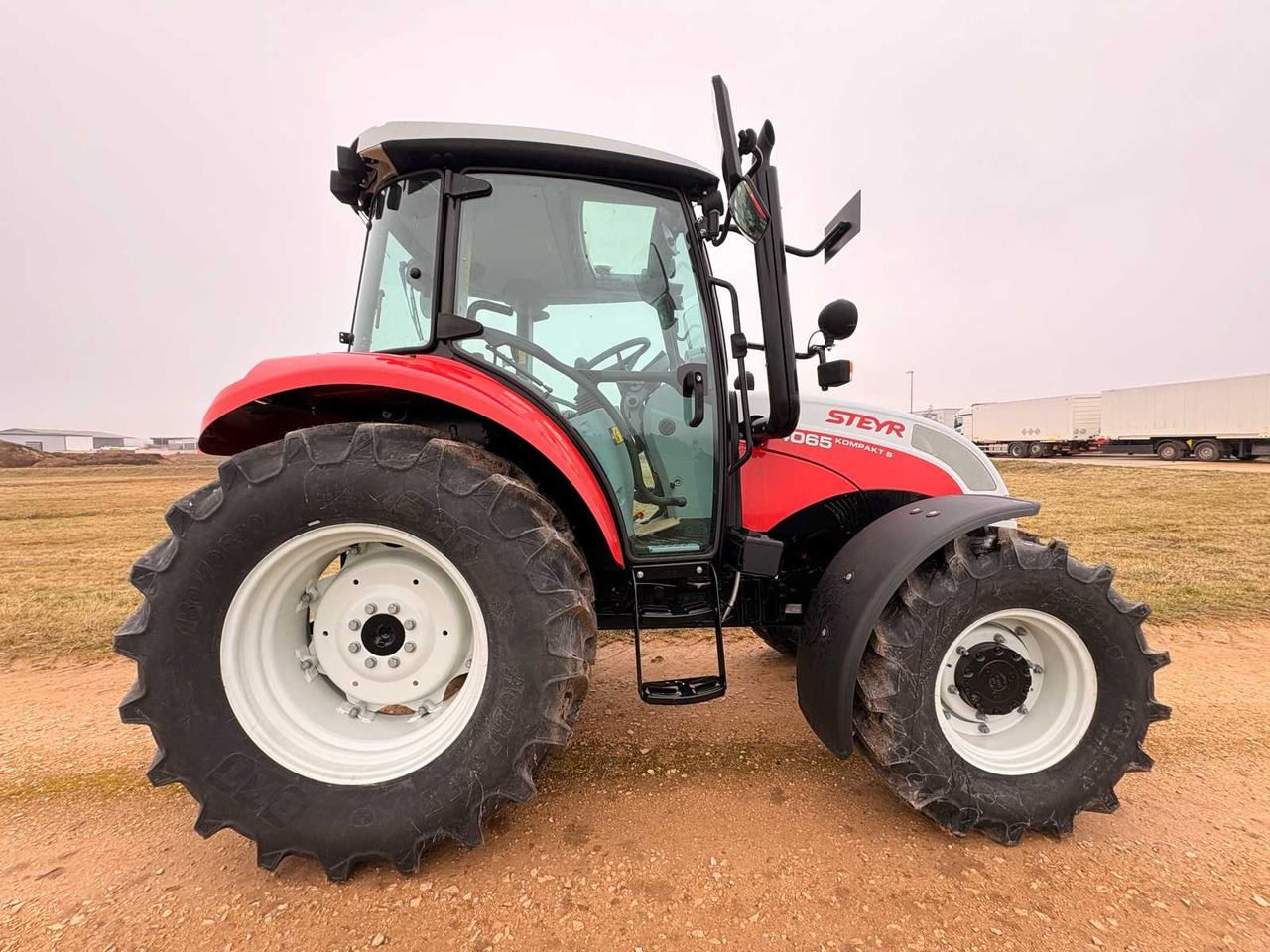 STEYR 4065 S - COMPACT ALL-WHEEL DRIVE TRACTOR (2022) - Τρακτέρ: φωτογραφία 5 STEYR 4065 S - COMPACT ALL-WHEEL DRIVE TRACTOR (2022) - Τρακτέρ: φωτογραφία 5