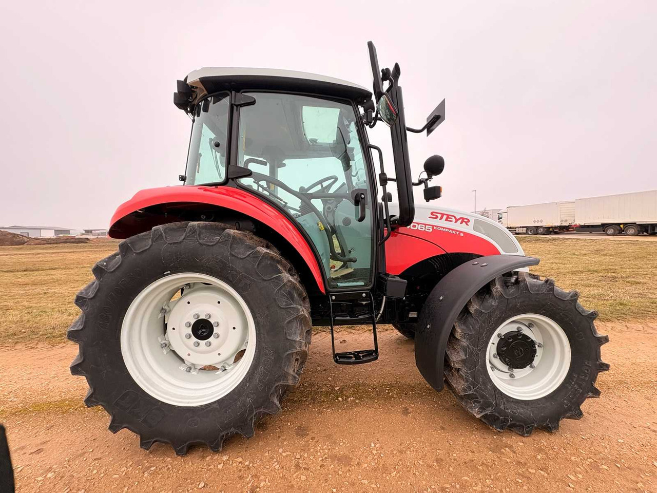 STEYR 4065 S - COMPACT ALL-WHEEL DRIVE TRACTOR (2022) - Τρακτέρ: φωτογραφία 4 STEYR 4065 S - COMPACT ALL-WHEEL DRIVE TRACTOR (2022) - Τρακτέρ: φωτογραφία 4