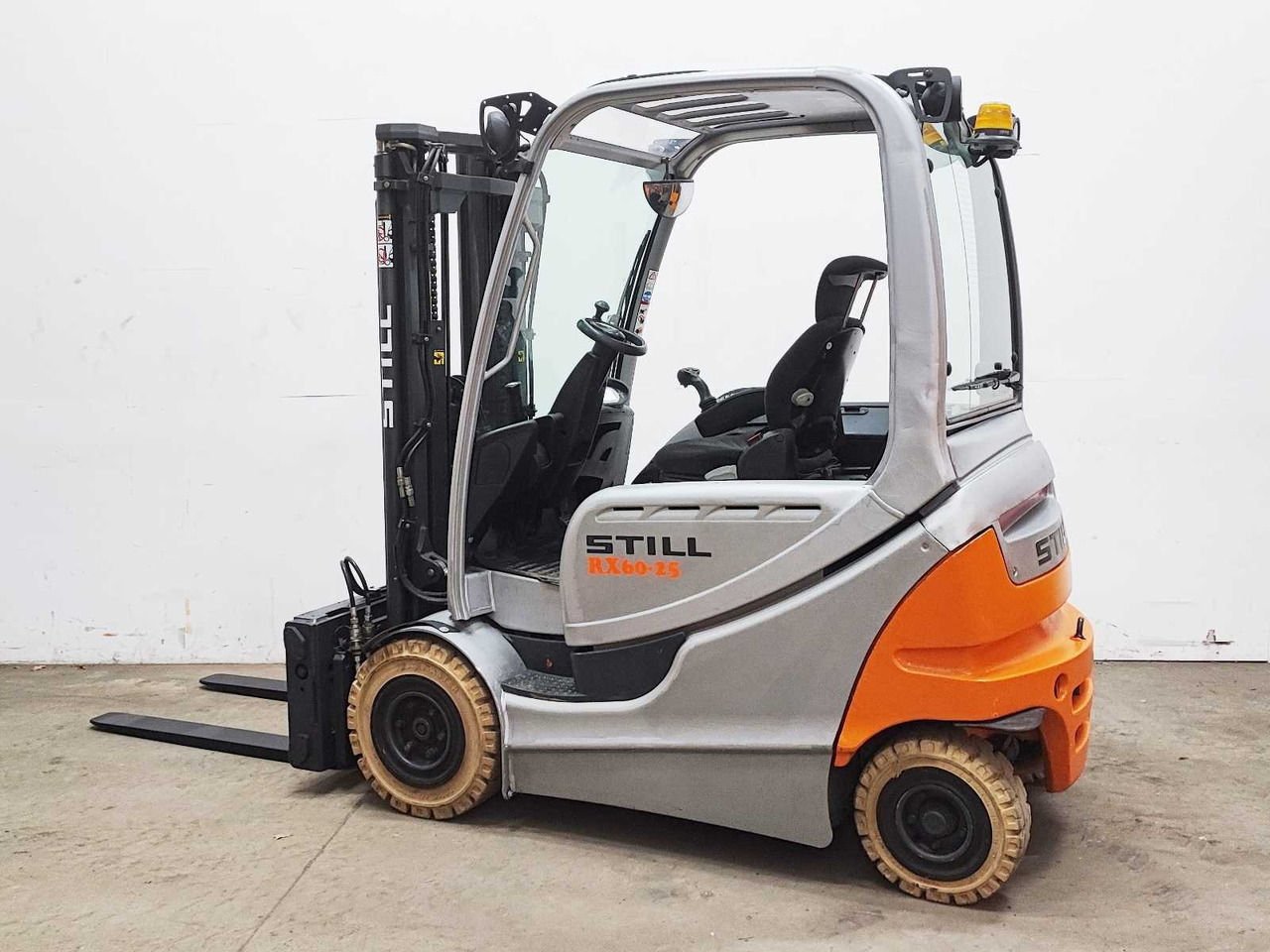 STILL - 2014 - RX60-25 - FORKLIFT WITH FORK SPREADER - Περονοφόρο όχημα: φωτογραφία 1 STILL - 2014 - RX60-25 - FORKLIFT WITH FORK SPREADER - Περονοφόρο όχημα: φωτογραφία 1