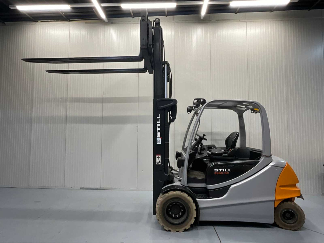 STILL 5000KG- RX60-50 - FORKLIFT TRIPLEX - FORK POSITIONER - SIDESHIFT - FREELIFT - BATTERY 2015 WITH ONLY 1121 HOURS - Περονοφόρο όχημα: φωτογραφία 3 STILL 5000KG- RX60-50 - FORKLIFT TRIPLEX - FORK POSITIONER - SIDESHIFT - FREELIFT - BATTERY 2015 WITH ONLY 1121 HOURS - Περονοφόρο όχημα: φωτογραφία 3
