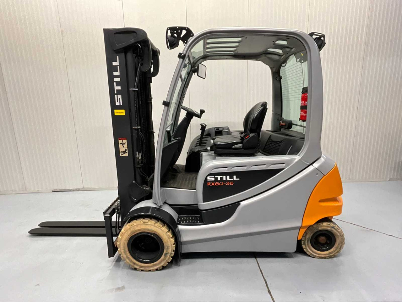 STILL - RX60-35 BATTERY BJ. 2024 FORKLIFT - FREELIFT -BLUESPOT - CLOSED CAB - 3RD AND 4TH FUNCTION - Περονοφόρο όχημα: φωτογραφία 1 STILL - RX60-35 BATTERY BJ. 2024 FORKLIFT - FREELIFT -BLUESPOT - CLOSED CAB - 3RD AND 4TH FUNCTION - Περονοφόρο όχημα: φωτογραφία 1