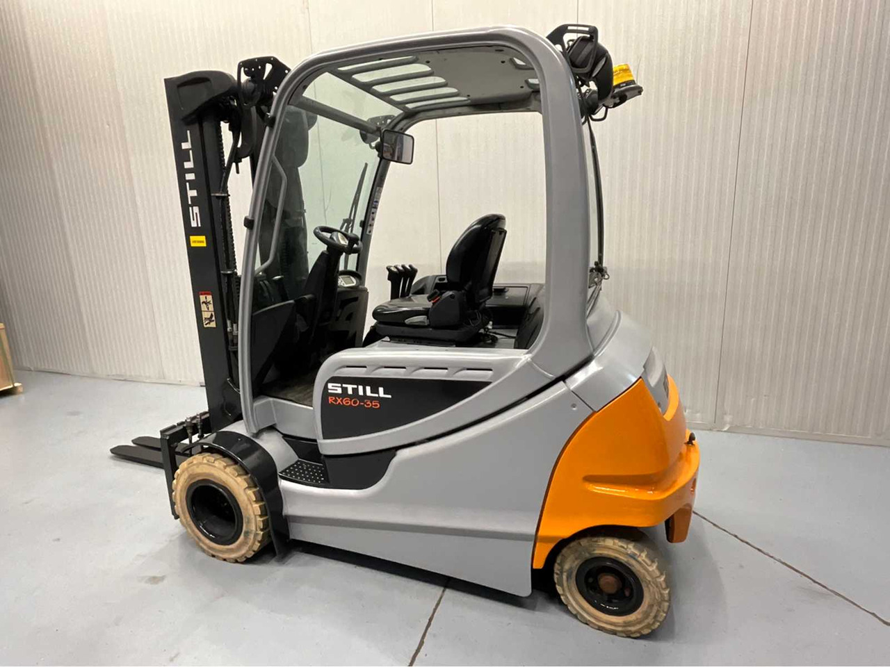 STILL - RX60-35 BATTERY BJ. 2024 FORKLIFT - FREELIFT -BLUESPOT - CLOSED CAB - 3RD AND 4TH FUNCTION - Περονοφόρο όχημα: φωτογραφία 3 STILL - RX60-35 BATTERY BJ. 2024 FORKLIFT - FREELIFT -BLUESPOT - CLOSED CAB - 3RD AND 4TH FUNCTION - Περονοφόρο όχημα: φωτογραφία 3