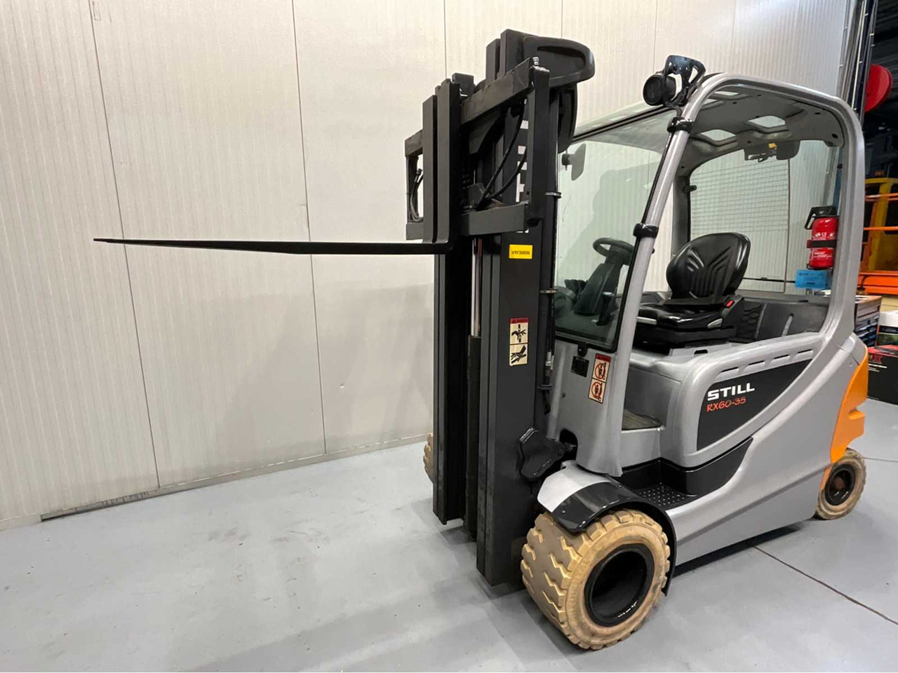 STILL - RX60-35 BATTERY BJ. 2024 FORKLIFT - FREELIFT -BLUESPOT - CLOSED CAB - 3RD AND 4TH FUNCTION - Περονοφόρο όχημα: φωτογραφία 2 STILL - RX60-35 BATTERY BJ. 2024 FORKLIFT - FREELIFT -BLUESPOT - CLOSED CAB - 3RD AND 4TH FUNCTION - Περονοφόρο όχημα: φωτογραφία 2