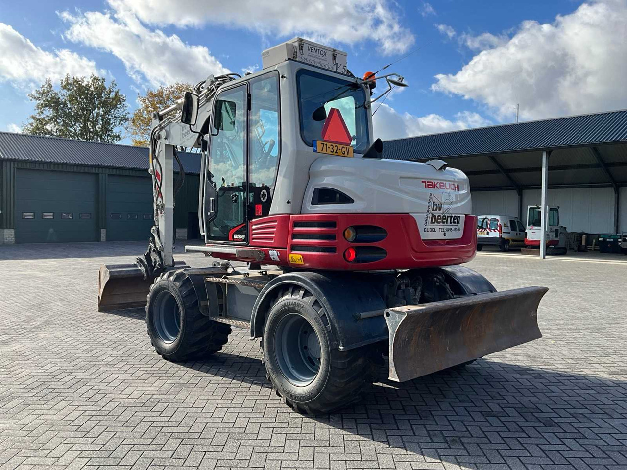 Takeuchi 2015 TAKEUCHI TB295W WHEELED EXCAVATOR - Τροχοφόρος εκσκαφέας: φωτογραφία 4 Takeuchi 2015 TAKEUCHI TB295W WHEELED EXCAVATOR - Τροχοφόρος εκσκαφέας: φωτογραφία 4