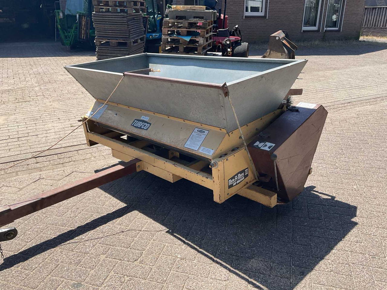 Turfco Mete-r-matic III Top Dresser - Μηχανήματα κήπου: φωτογραφία 2 Turfco Mete-r-matic III Top Dresser - Μηχανήματα κήπου: φωτογραφία 2