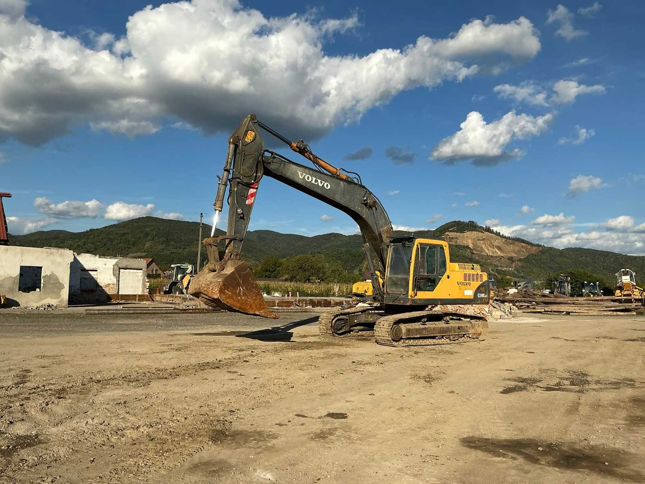 Volvo EC 240 BNLC - Ερπυστριοφόρος εκσκαφέας: φωτογραφία 1 Volvo EC 240 BNLC - Ερπυστριοφόρος εκσκαφέας: φωτογραφία 1