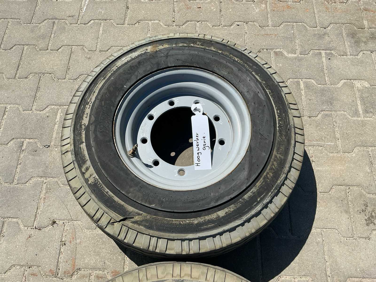 Wheel / tire on rim for Genie aerial platform (2x) - Ελαστικά και ζάντες για Τρακτέρ: φωτογραφία 3 Wheel / tire on rim for Genie aerial platform (2x) - Ελαστικά και ζάντες για Τρακτέρ: φωτογραφία 3