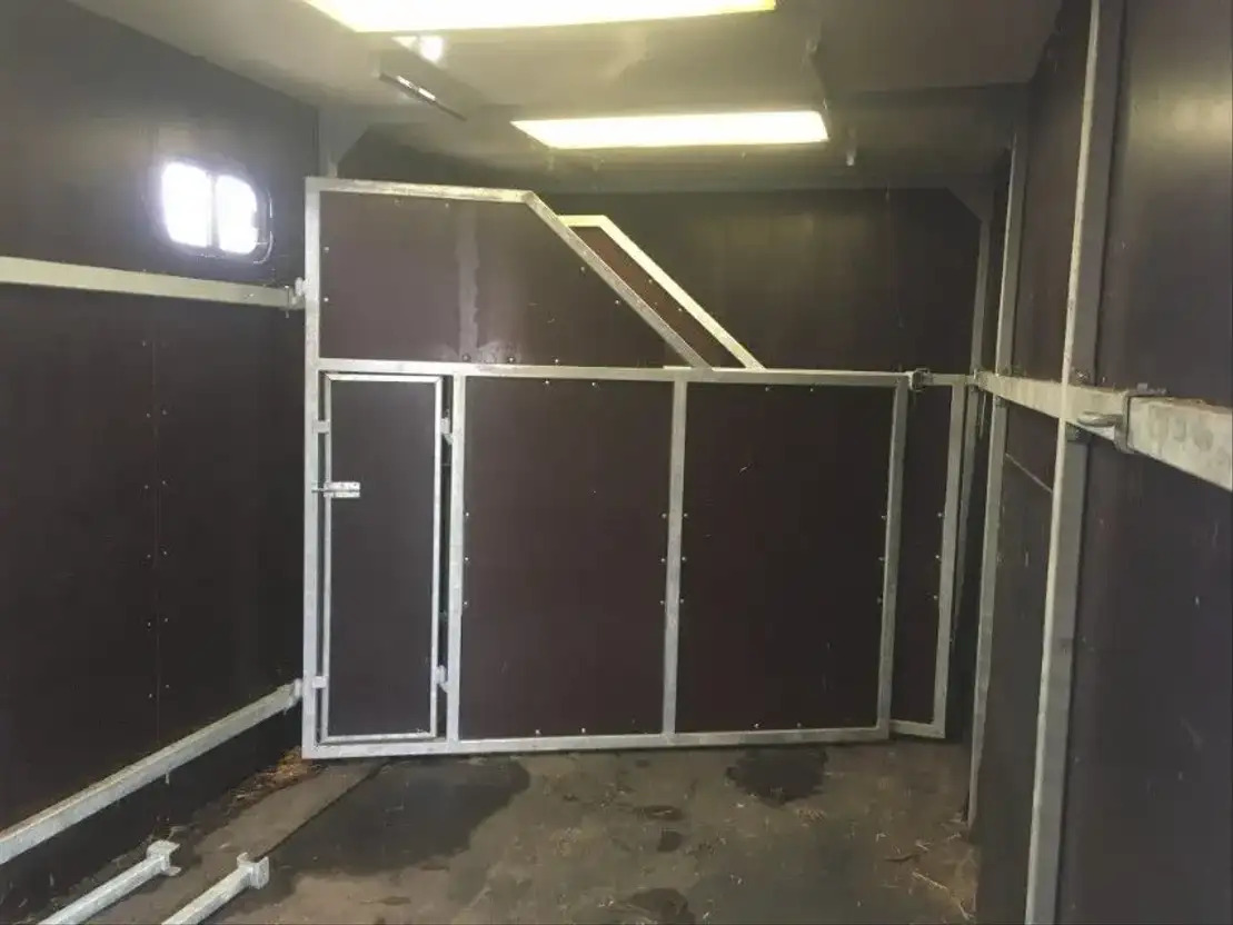 Diversen Laadbak voor paarden - Κλειστά aμάξωμα: φωτογραφία 4 Diversen Laadbak voor paarden - Κλειστά aμάξωμα: φωτογραφία 4