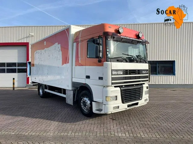 DAF XF 95.380 Euro 2 Manual-Gear - Φορτηγό κόφα: φωτογραφία 1 DAF XF 95.380 Euro 2 Manual-Gear - Φορτηγό κόφα: φωτογραφία 1