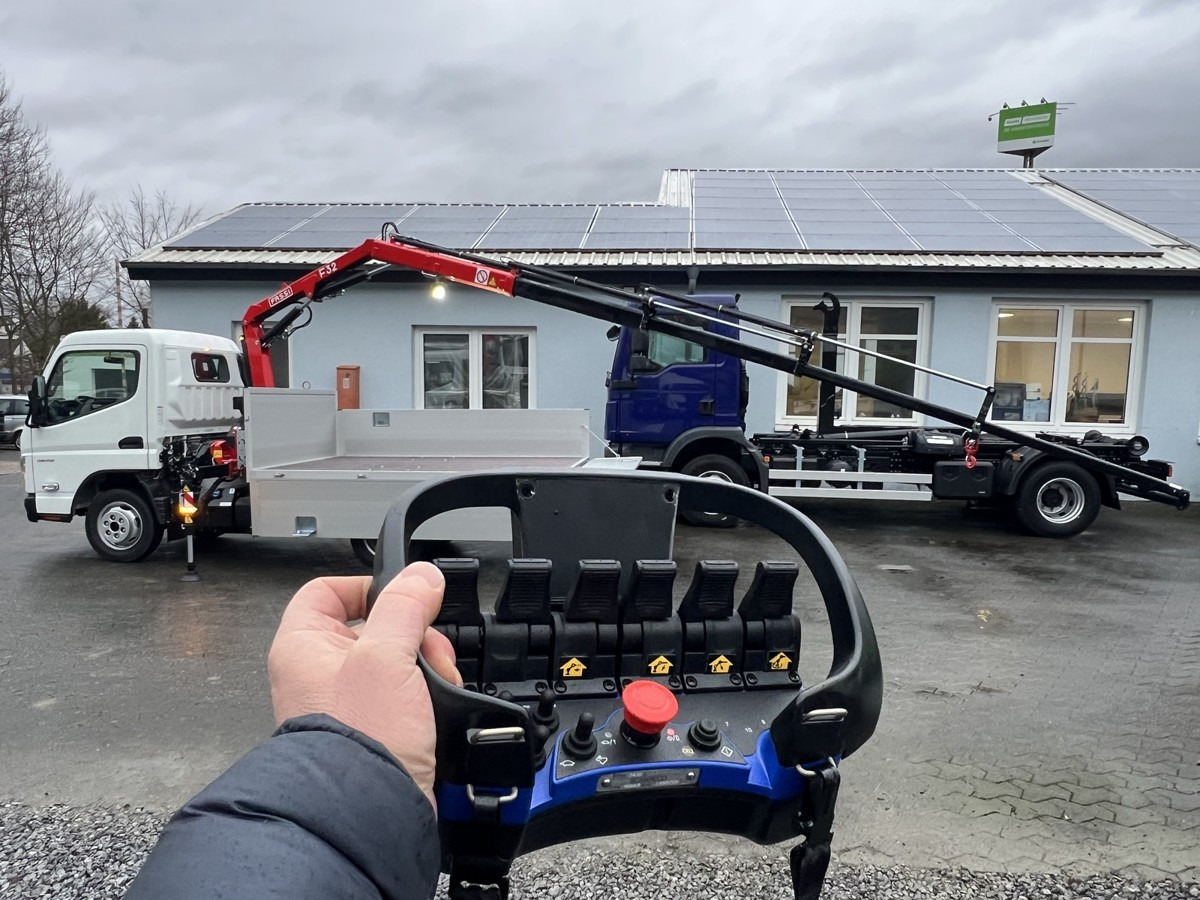 FUSO 3S15 Alu Pritsche 2.80m Ladekran Funk! sofort ve - Φορτηγό με γερανό, Μικρό φορτηγό με καρότσα: φωτογραφία 2 FUSO 3S15 Alu Pritsche 2.80m Ladekran Funk! sofort ve - Φορτηγό με γερανό, Μικρό φορτηγό με καρότσα: φωτογραφία 2