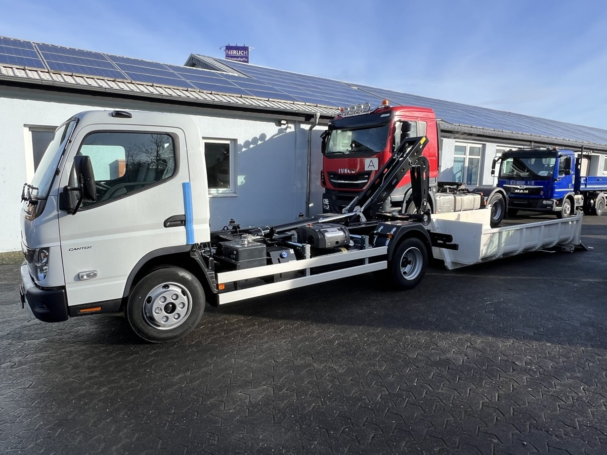 FUSO Canter FUSO 7C18 City Abrollkipper Miete - Φορτηγό φόρτωσης γάντζου: φωτογραφία 3 FUSO Canter FUSO 7C18 City Abrollkipper Miete - Φορτηγό φόρτωσης γάντζου: φωτογραφία 3