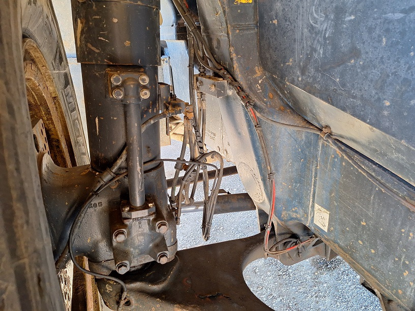 Ανατρεπόμενο όχημα μεταφοράς λατομικών υλικών KOMATSU HD605-7EO: φωτογραφία 10