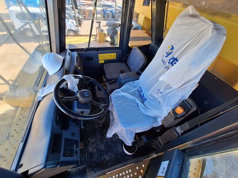 Ανατρεπόμενο όχημα μεταφοράς λατομικών υλικών KOMATSU HD605-7EO: φωτογραφία 6