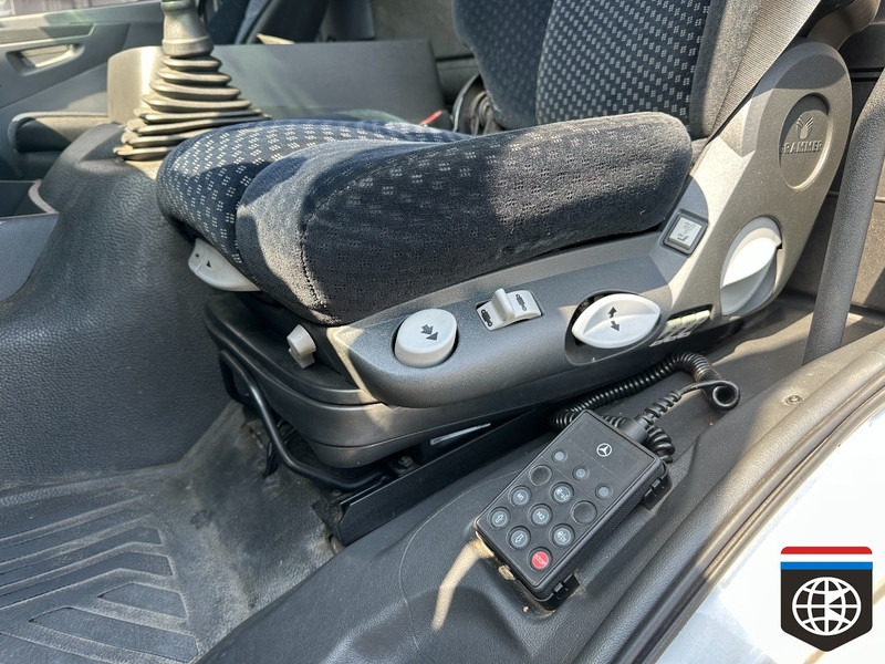 Φορτηγό μουσαμάς Mercedes-Benz AXOR 1833 TAIL LIFT - MANUAL GEARBOX: φωτογραφία 9
