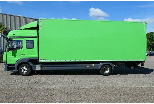 Mercedes-Benz 1023 L Atego 4x2, Schlafkabine, AHK, LBW, Möbel - Φορτηγό κόφα: φωτογραφία 2 Mercedes-Benz 1023 L Atego 4x2, Schlafkabine, AHK, LBW, Möbel - Φορτηγό κόφα: φωτογραφία 2